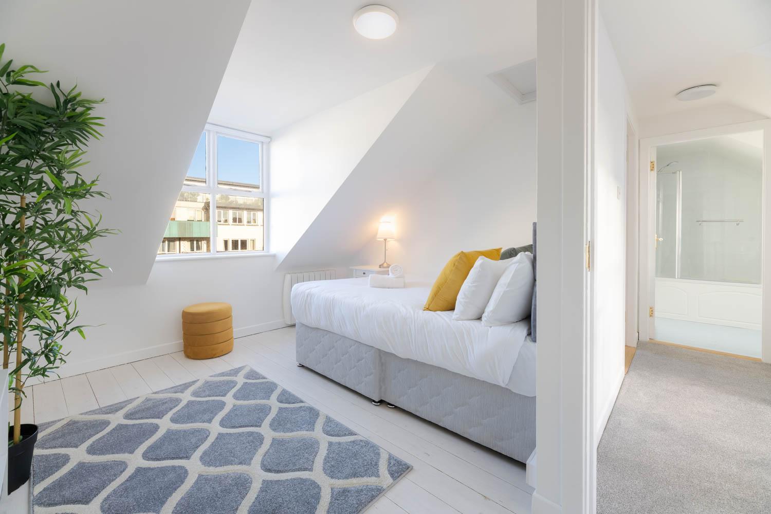 Modern Canal View Home, In City Centre, Sleeps 8 Galway Exterior photo